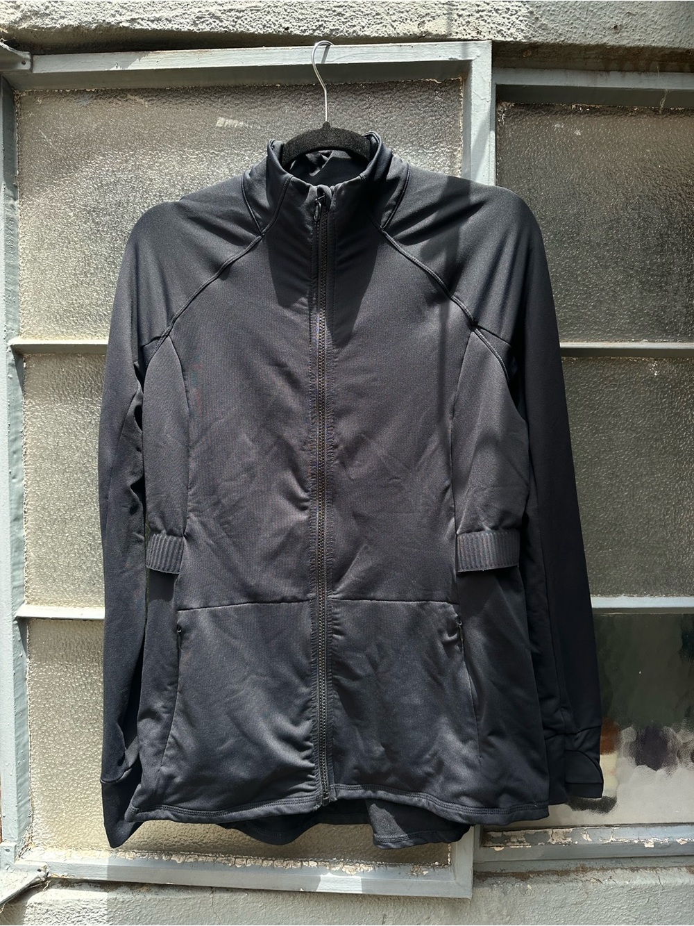 Fabletics Wmns Black Mesh Back Jacket Full Zip Athletic workout gym Thumb Holes